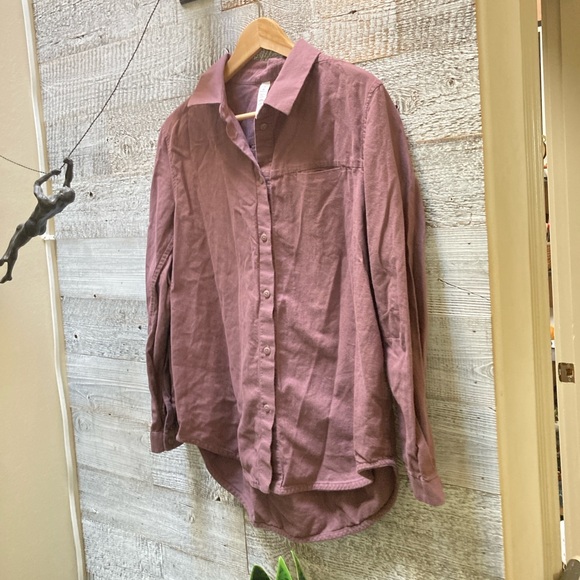 Lululemon | Full Day Ahead Cozy Button-Down Shirt - 10, Mauve - Picture 2 of 7